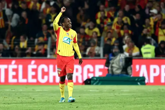 سعود عبد الحميد يقود لانس إلى نهائي كأس فرنسا برباعية أمام تولوز