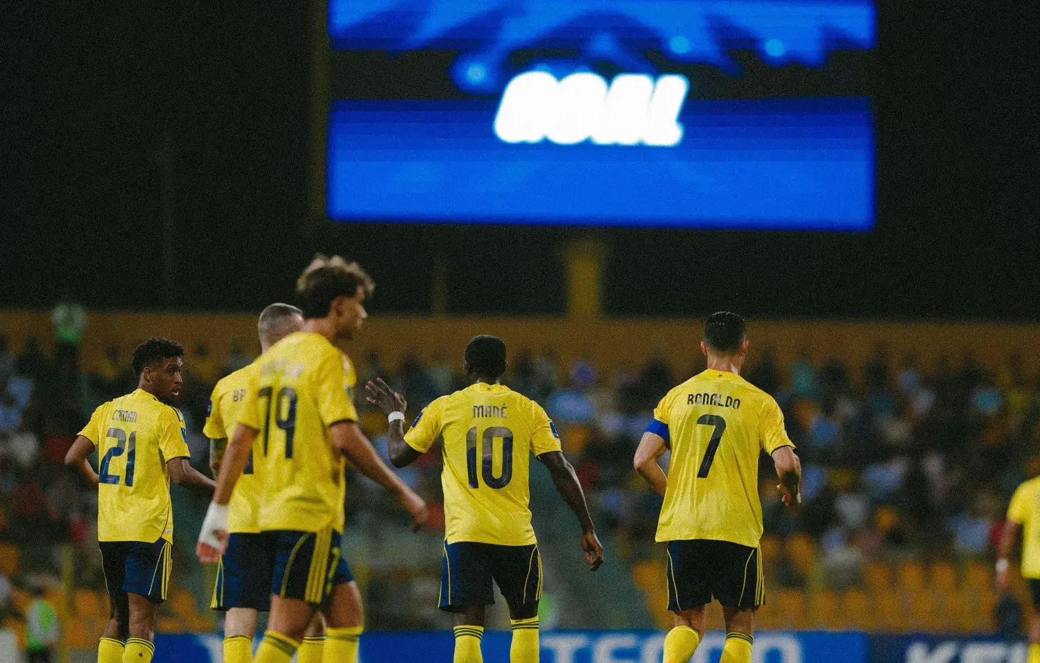 ثلاثية كينغسلي كومان تقود الفريق السعودي لفوز عريض بعد تأخر مبكر