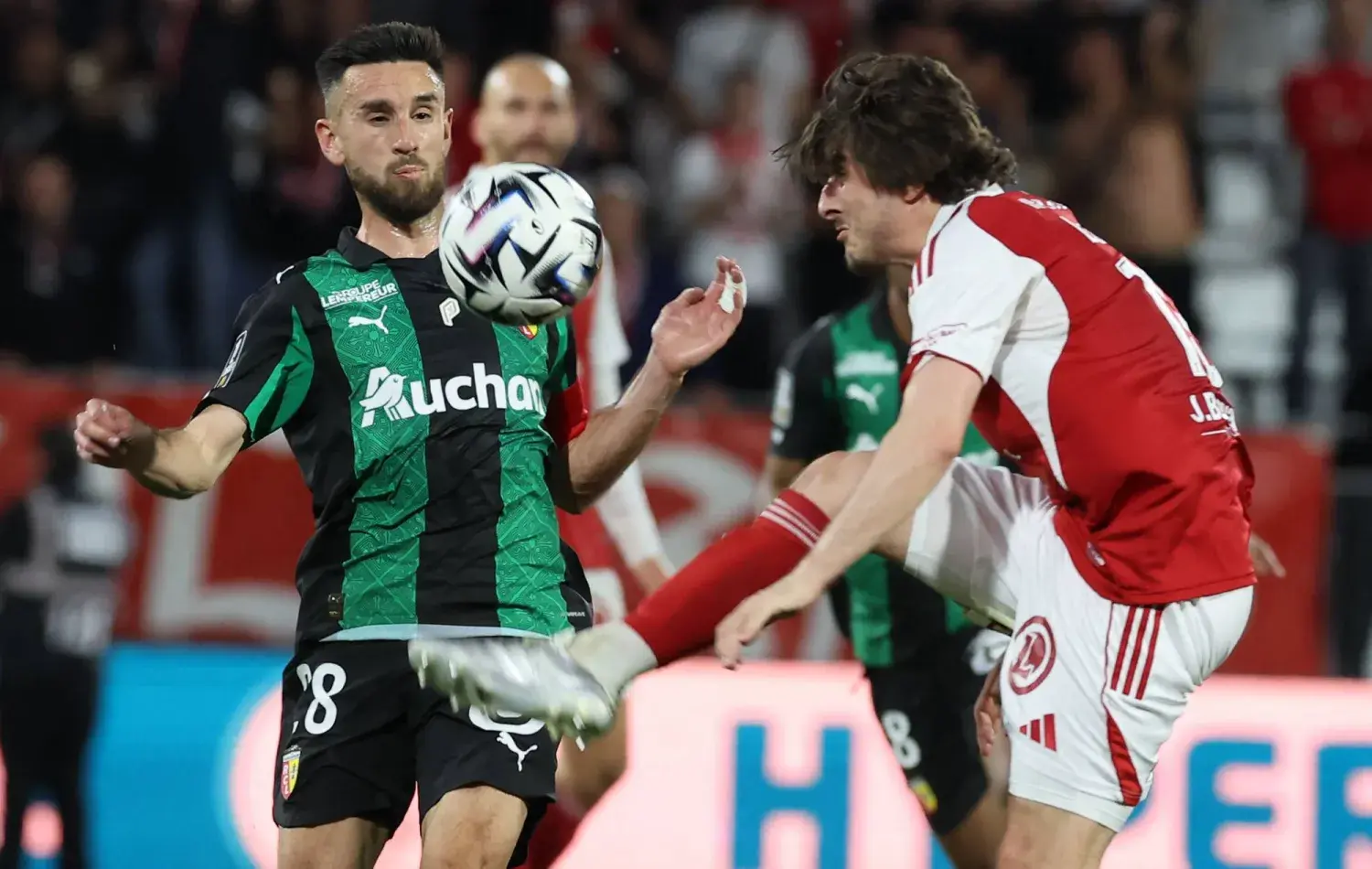 عودة مثيرة من تأخر بثلاثية لا تكفي لملاحقة باريس سان جيرمان