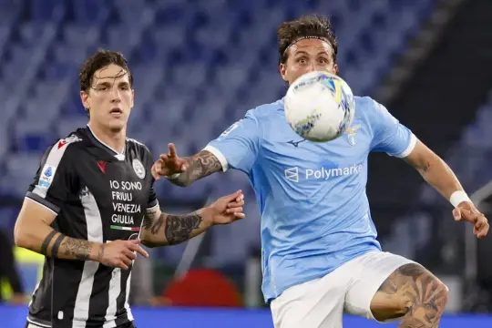 لاتسيو يخطف تعادلاً قاتلاً أمام أودينيزي وكالياري يبتعد عن الهبوط