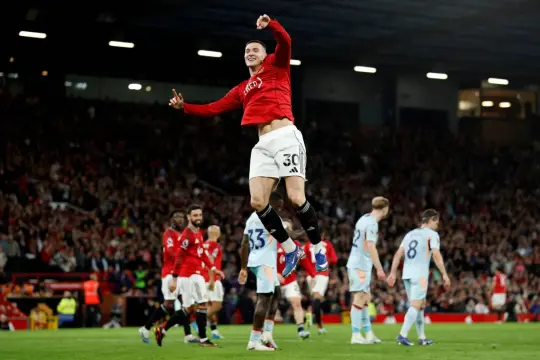 مانشستر يونايتد يعزز آماله الأوروبية بفوز مهم على برينتفورد