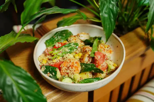 10 أطعمة تساعد على حرق الدهون وتعزيز الشبع ضمن نظام غذائي صحي