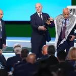 فيديو: الرجوب يرفض مصافحة نائب رئيس الاتحاد الإسرائيلي خلال مؤتمر الفيفا