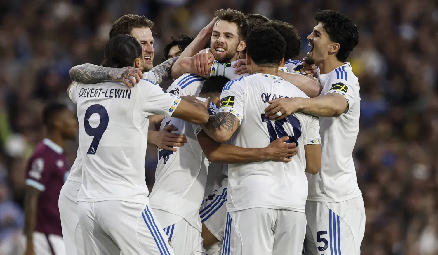 انتصار 3-1 يعزز موقع ليدز في الدوري الإنجليزي ويعمّق أزمة بيرنلي الهابط