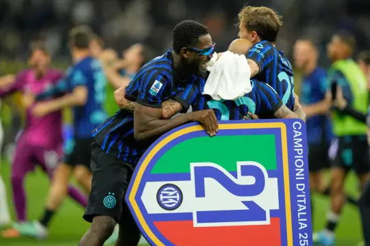 إنتر ميلان يتوّج رسميًا بلقب الدوري الإيطالي بعد الفوز على بارما