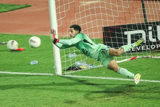إصابة مصطفى شوبير تربك حسابات الأهلي قبل الجولة الحاسمة في الدوري