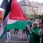 باريس تمنح المواطنة الفخرية لسكان غزة والضفة والصحفيين الفلسطينيين