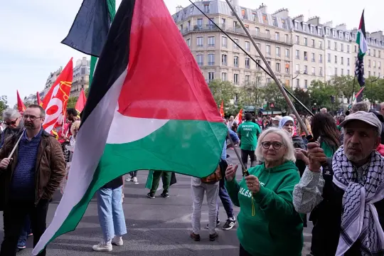 باريس تمنح المواطنة الفخرية لسكان غزة والضفة والصحفيين الفلسطينيين