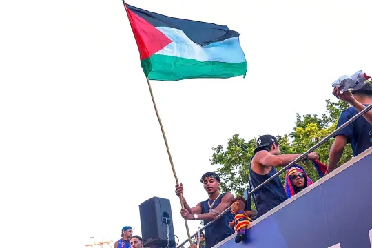 صفعة على وجه الوزير الصهيوني.. رئيس حكومة إسبانيا يحمي يامال بموقف رسمي