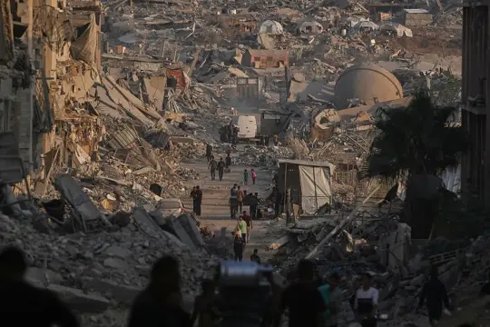 الغارديان: انتشال الجثث من تحت أنقاض غزة أصعب مهمة بتاريخ الحروب الحديثة