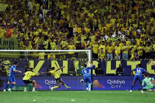 فيديو: الهلال يخطف تعادلًا قاتلًا أمام النصر ويؤجل حسم لقب الدوري السعودي