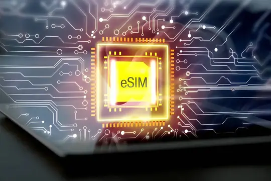 eSIM تدخل مرحلة انتقالية بعد عقد من الإطلاق وسط تبنٍ عالمي محدود ونمو متسارع