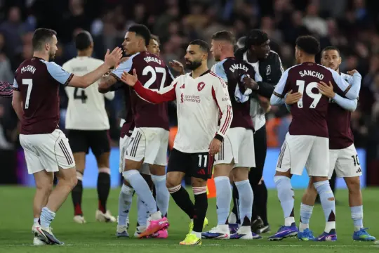 أستون فيلا يكتسح ليفربول ويعقد حسابات دوري الأبطال رغم عودة محمد صلاح
