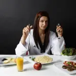 تناول العشاء مبكراً قد يساعد في التحكم بالوزن وتقليل مخاطر الأمراض المزمنة