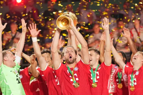 فيديو: هاتريك هاري كين يقود بايرن ميونيخ للتتويج بكأس ألمانيا والثنائية المحلية