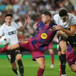 برشلونة يودع ليفاندوفسكي بخسارة أمام فالنسيا في ختام الليغا