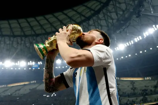 سكالوني يعلن قائمة الأرجنتين لكأس العالم 2026 بقيادة ميسي واستبعاد أسماء بارزة