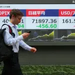 النفط يواصل الارتفاع والأسهم الآسيوية تتراجع مع تصاعد المواجهة الأميركية الإيرانية