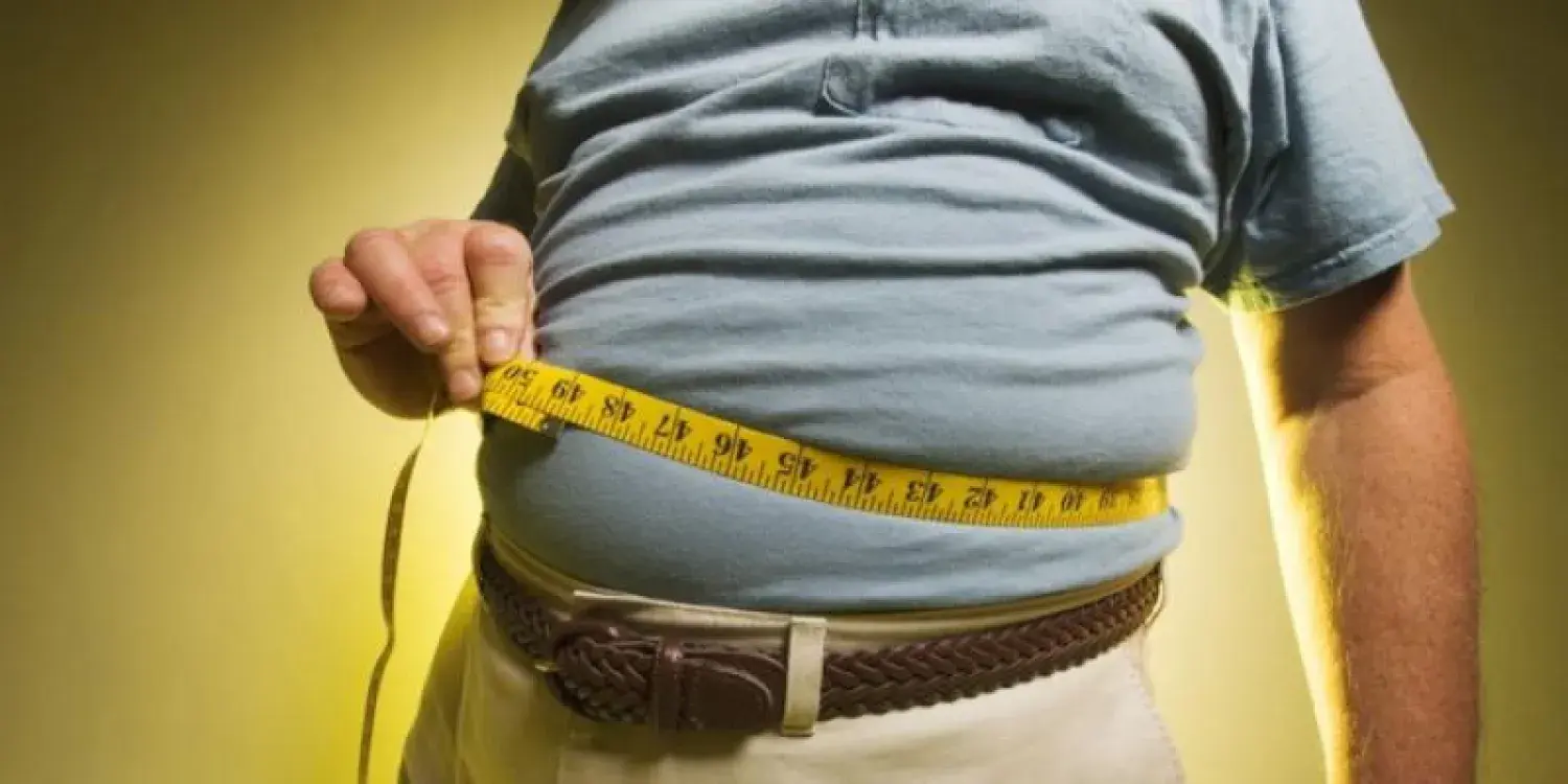 اختصاصيون يحذرون من المشروبات السكرية والدهون المشبعة ويشجعون على البروتينات والحبوب الكاملة والفواكه والخضراوات