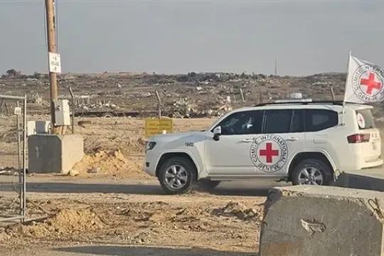 الصليب الأحمر: تسهيل الإفراج عن معتقلين فلسطينيين ونقلهم إلى مستشفى شهداء الأقصى