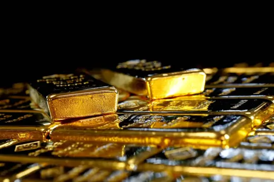 الذهب يقترب من 4680 دولاراً مع تصاعد المخاوف بشأن الدولار والديون الأميركية