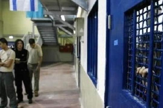 هيئة شؤون الأسرى: الاحتلال يمعن في تعذيب الأسرى الفلسطينيين بطرق تنكيلية بشعة