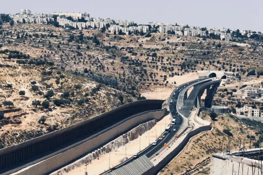 قلق إسرائيلي من تصاعد العمليات وتوسع البؤر الاستيطانية في الضفة الغربية