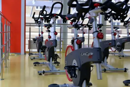دراسة: تمارين HIIT قد تساعد كبار السن على الحفاظ على العضلات أثناء فقدان الوزن