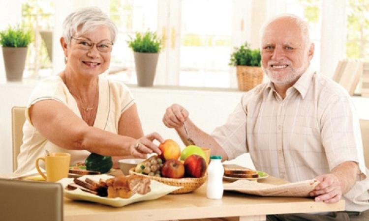 حمية محاكاة الصيام تخفض دهون الكبد ومقاومة الأنسولين وتقدم فوائد شبيهة بالصيام المتقطع دون الامتناع الكامل عن الطعام