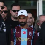 محمد صلاح يصل إلى إسطنبول وسط استقبال أسطوري تمهيدًا لانضمامه إلى طرابزون سبور