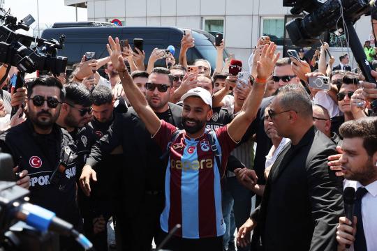 محمد صلاح يوجه أول رسالة لجماهير طرابزون سبور بعد انتقاله: سنلتقي قريبًا