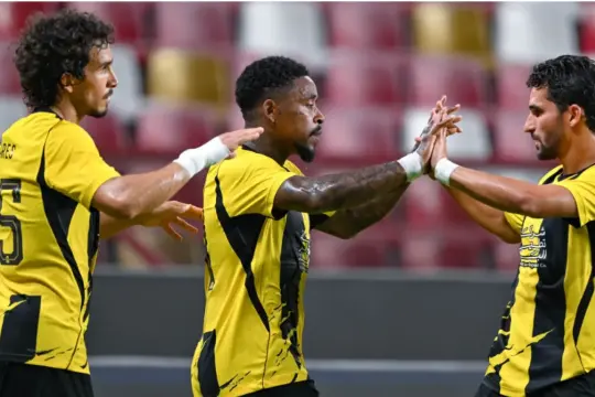 الاتحاد السعودي يكتسح الجزيرة ويبلغ دور المجموعة الموحدة لدوري أبطال آسيا للنخبة