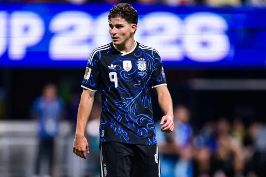خوليان ألفاريز يعود إلى أتلتيكو مدريد بعد انتهاء إجازته عقب كأس العالم