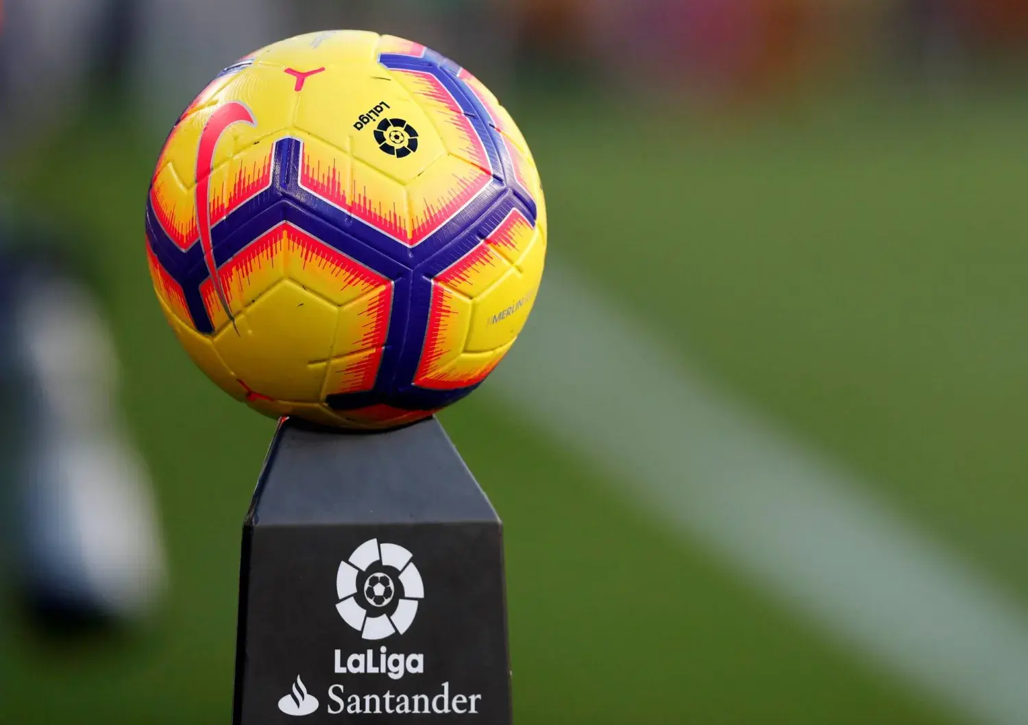 قواعد تحكيمية جديدة في الدوري الإسباني لمواجهة إهدار الوقت وتعطيل اللعب
