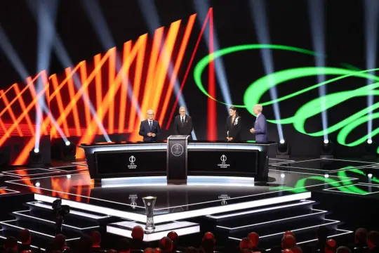 فرايبورغ يواجه موناكو وباناثينايكوس وطرابزون في دوري المؤتمر الأوروبي