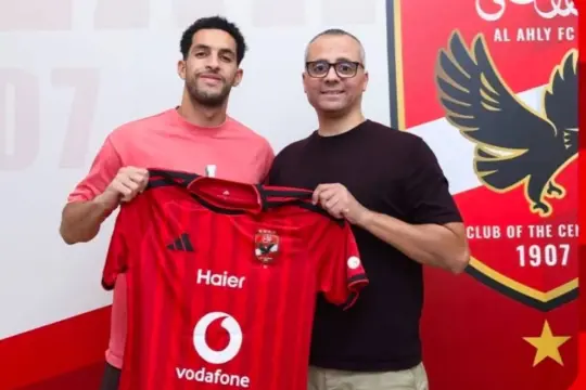 الأهلي يمدد عقد حارسه مصطفى شوبير حتى 2029