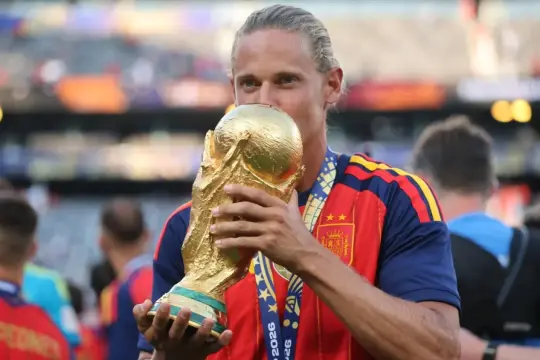 ماركوس يورنتي يعتزل اللعب دولياً مع إسبانيا بعد التتويج بكأس العالم