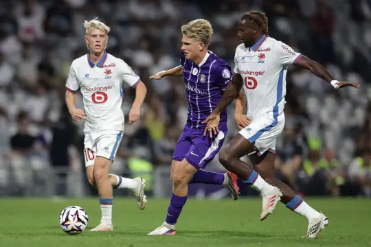أياسي أويدا يقود ليل لصدارة الدوري الفرنسي مؤقتاً بهدف أمام تولوز
