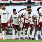 أوغسبورغ يتصدر الدوري الألماني وهامبورغ يتلقى خماسية أمام ماينز