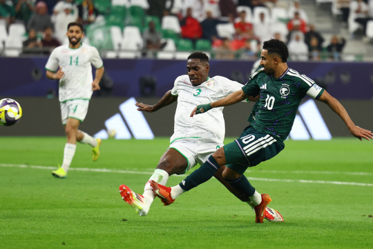 السعودية تهزم عمان 2-1 في افتتاح مشوارها بكأس العرب 2025 بفضل تألق سالم الدوسري