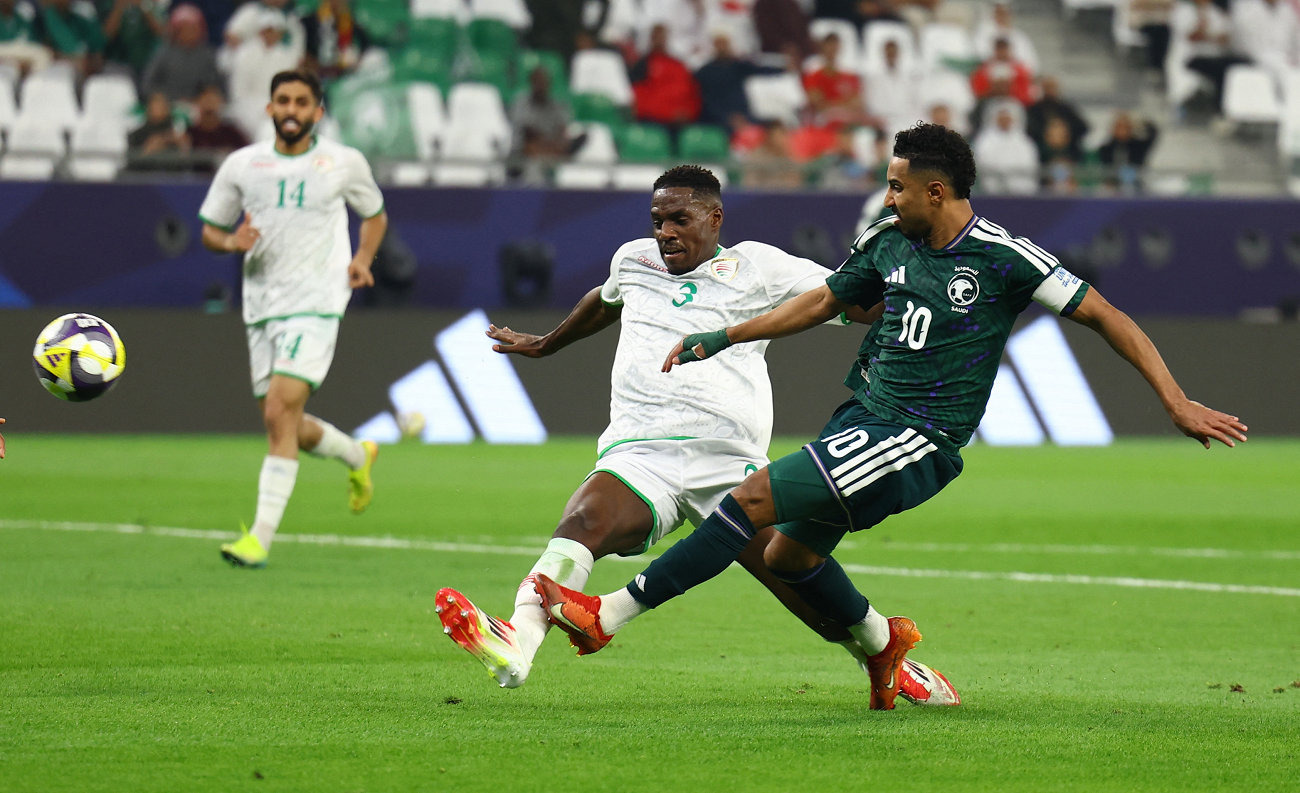 الدوسري يقود “الأخضر” لصنع هدفين حاسمين ويمنح فريق رينارد أول 3 نقاط في المجموعة الثالثة