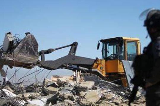 الاحتلال يجبر مقدسيًا على هدم منزله ذاتيًا في سلوان