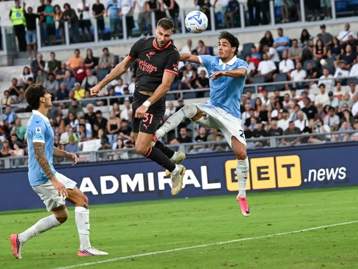 ميلان يقلب تأخره أمام لاتسيو وتعادل جنوا وفروزينوني في الدوري الإيطالي
