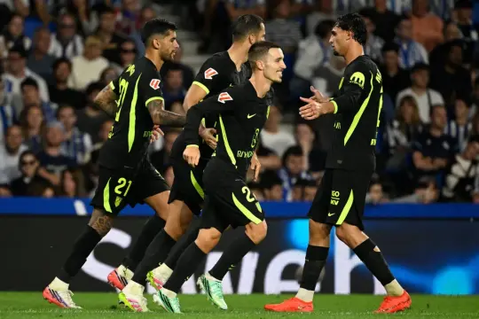 أتلتيكو مدريد يهزم ريال سوسيداد بثلاثية ويصعد إلى المركز الرابع