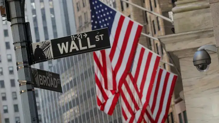 ارتفاع التضخم والبطالة وزيادة احتمالات الركود يضغط على المستهلكين رغم استمرار نمو قطاع الذكاء الاصطناعي