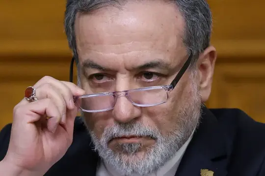 تحليل: انقسام داخل إيران يعقّد مفاوضات واشنطن ويصعّد أزمة مضيق هرمز