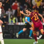 روما يكتسح فيورنتينا برباعية ويواصل سباق التأهل لدوري أبطال أوروبا