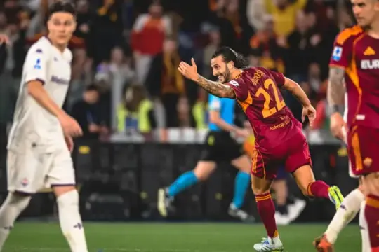 روما يكتسح فيورنتينا برباعية ويواصل سباق التأهل لدوري أبطال أوروبا