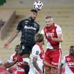موناكو يتصدر الدوري الفرنسي مؤقتًا بفوز قاتل على لانس