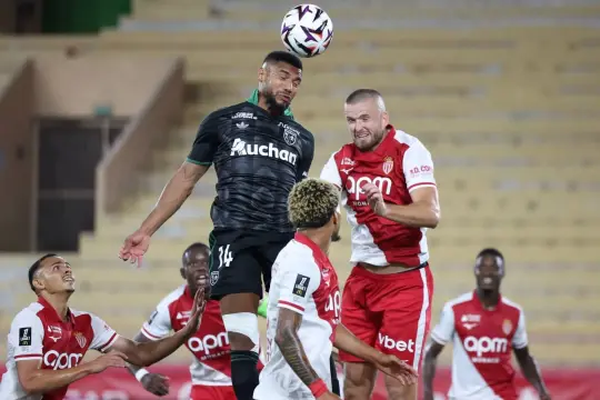 موناكو يتصدر الدوري الفرنسي مؤقتًا بفوز قاتل على لانس